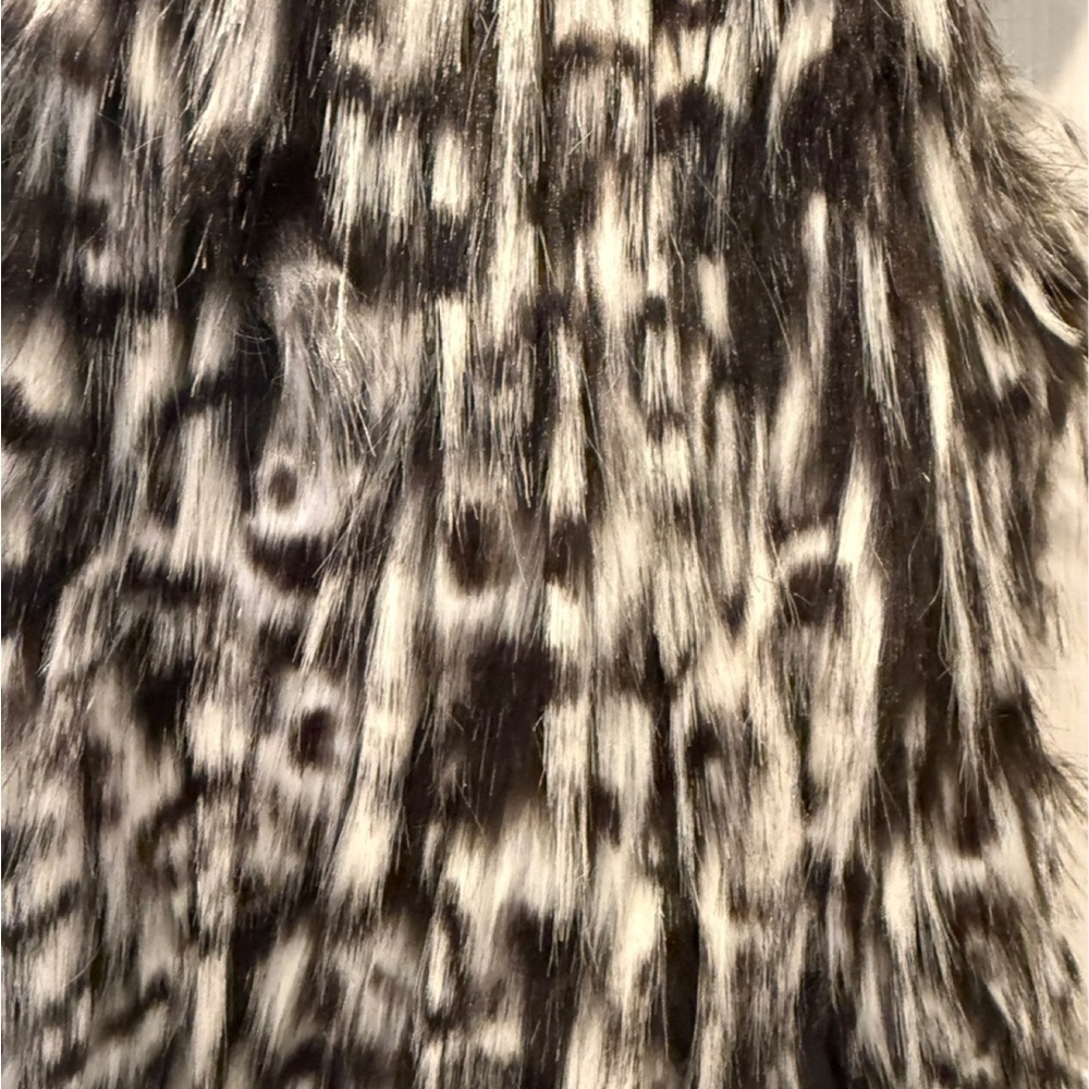 Via Spiga Faux Fur Vest in Brown and White. XL - Picture 3 of 9